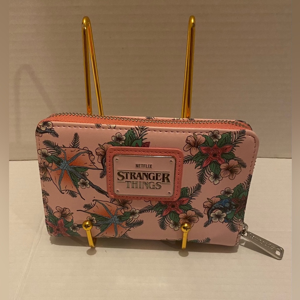 Loungefly Stranger Things Creatures

Wallet 💝✨💝✨